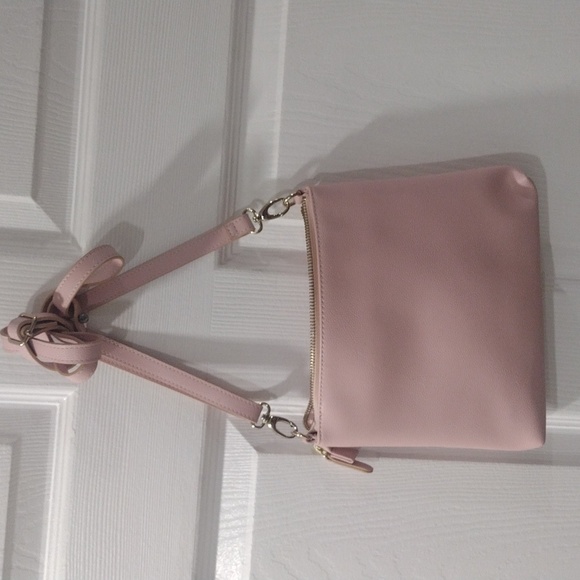 Samantha Thavasa Deluxe Pink Genuine Leather Shoulder Bag - Adjustable Strap - Picture 4 of 11